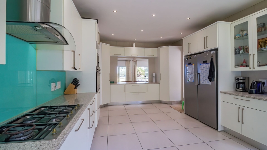 5 Bedroom Property for Sale in Sunrise On Sea Eastern Cape